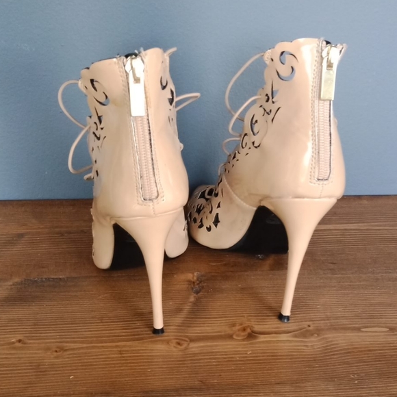 Heels - Picture 3 of 16